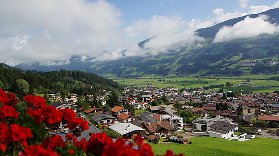 Blick vom Zimmer &uuml;ber das Zillertal (gFoto:  Martin Schmitz)